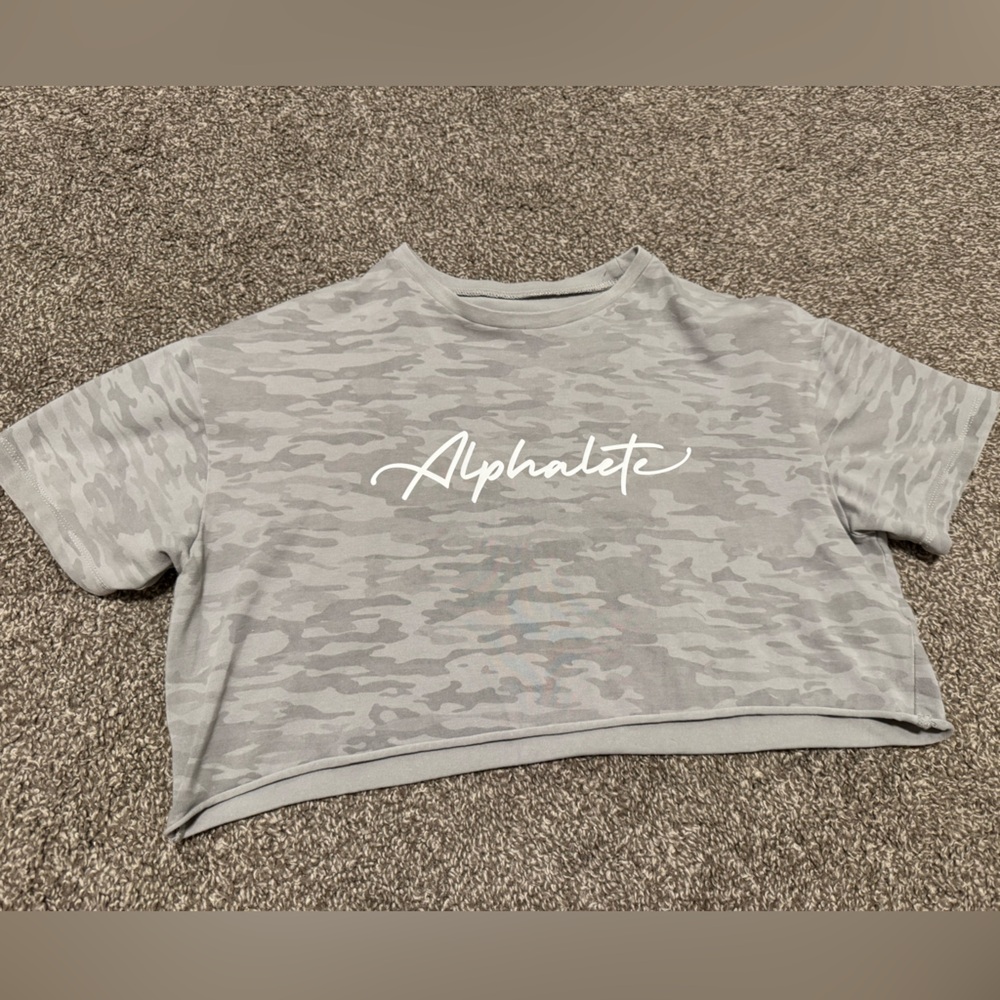 Alphalete raw him crop top - camo white